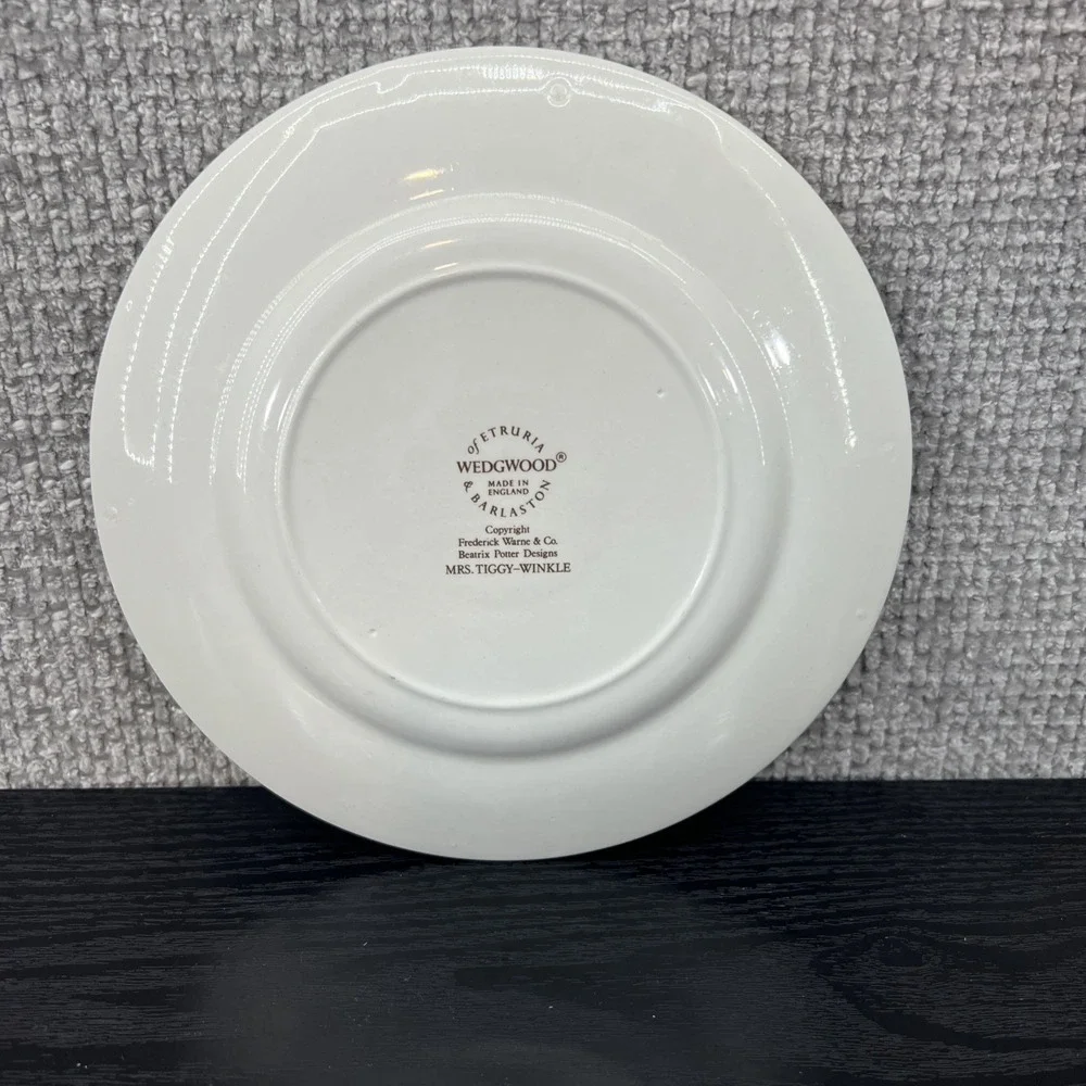Wedgwood Plate Kids 7in White Excellent Mrs‎ Tiggy-Winkle Beatrix Potter England